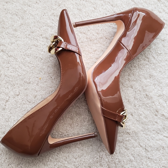 **SOLD** Steve Madden Zilday high heel pumps. - Picture 2 of 8
